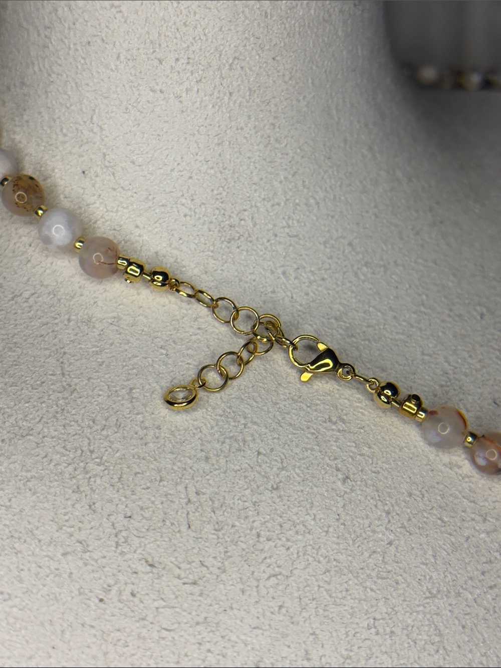 Gold Starfish & Shell Necklace with flower agate Stone Beads - White/Beige - Picture 4 of 4